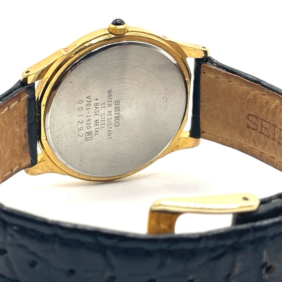 Gorgeous Seiko Quartz with a Beautiful Cream Dial - Picture 3 of 5